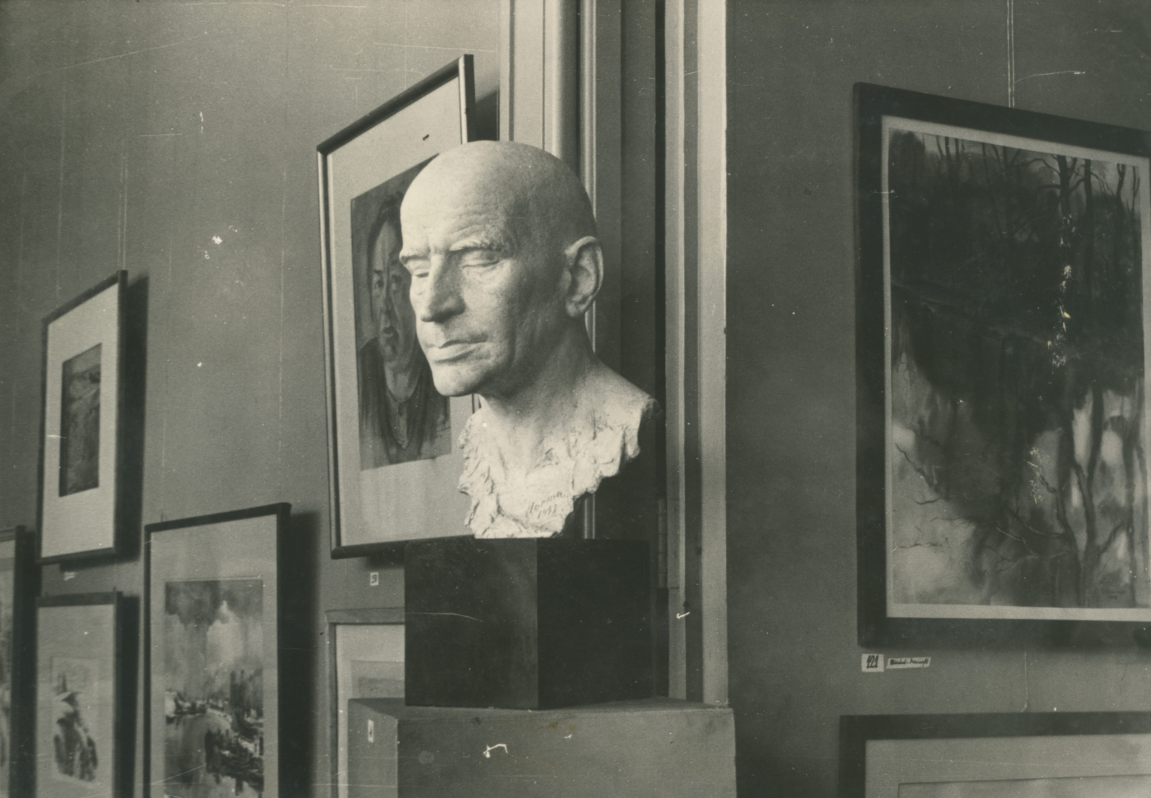 A. Adson Büst at the exhibition in 1943 Sculptor Horma