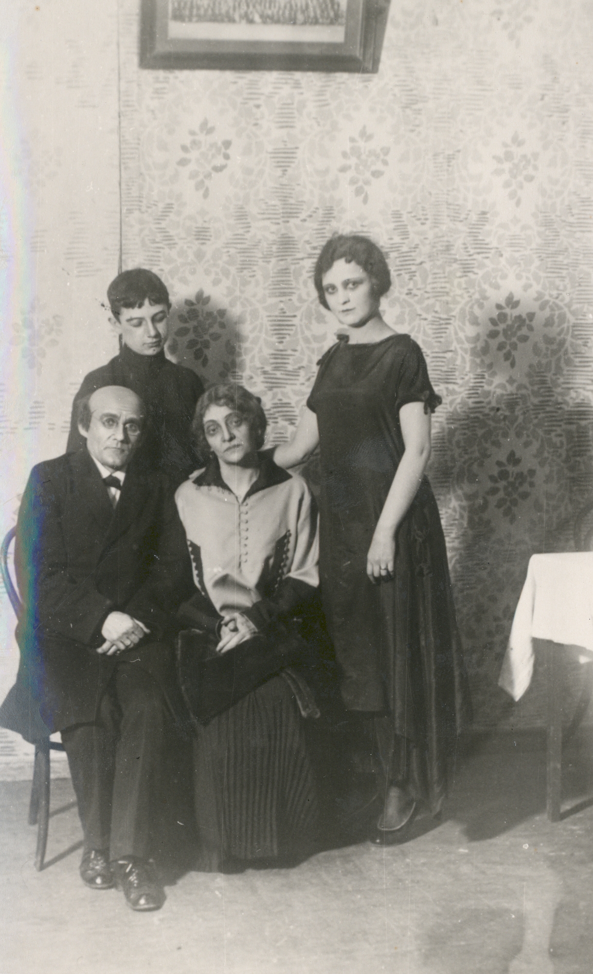 E. Peterson-Särgava "New Minister" in Estonia 1922/23. A. - the Luke family -