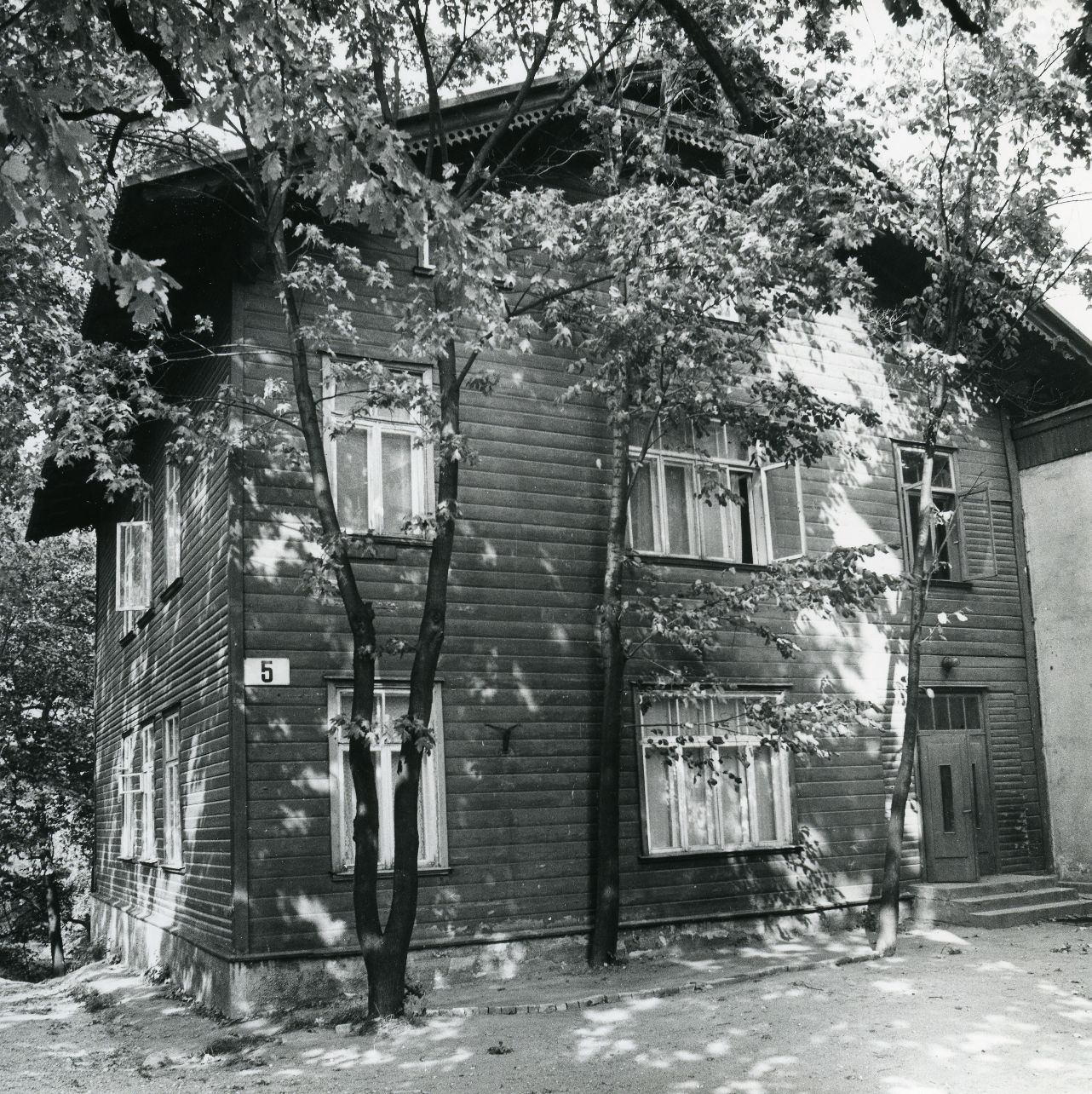 Betti Alver's school-time residence in Tartu Tiigi tn 5 (end. Pedraudse maja) on the second floor in the pansion on the side of Pälson. Photo 1982