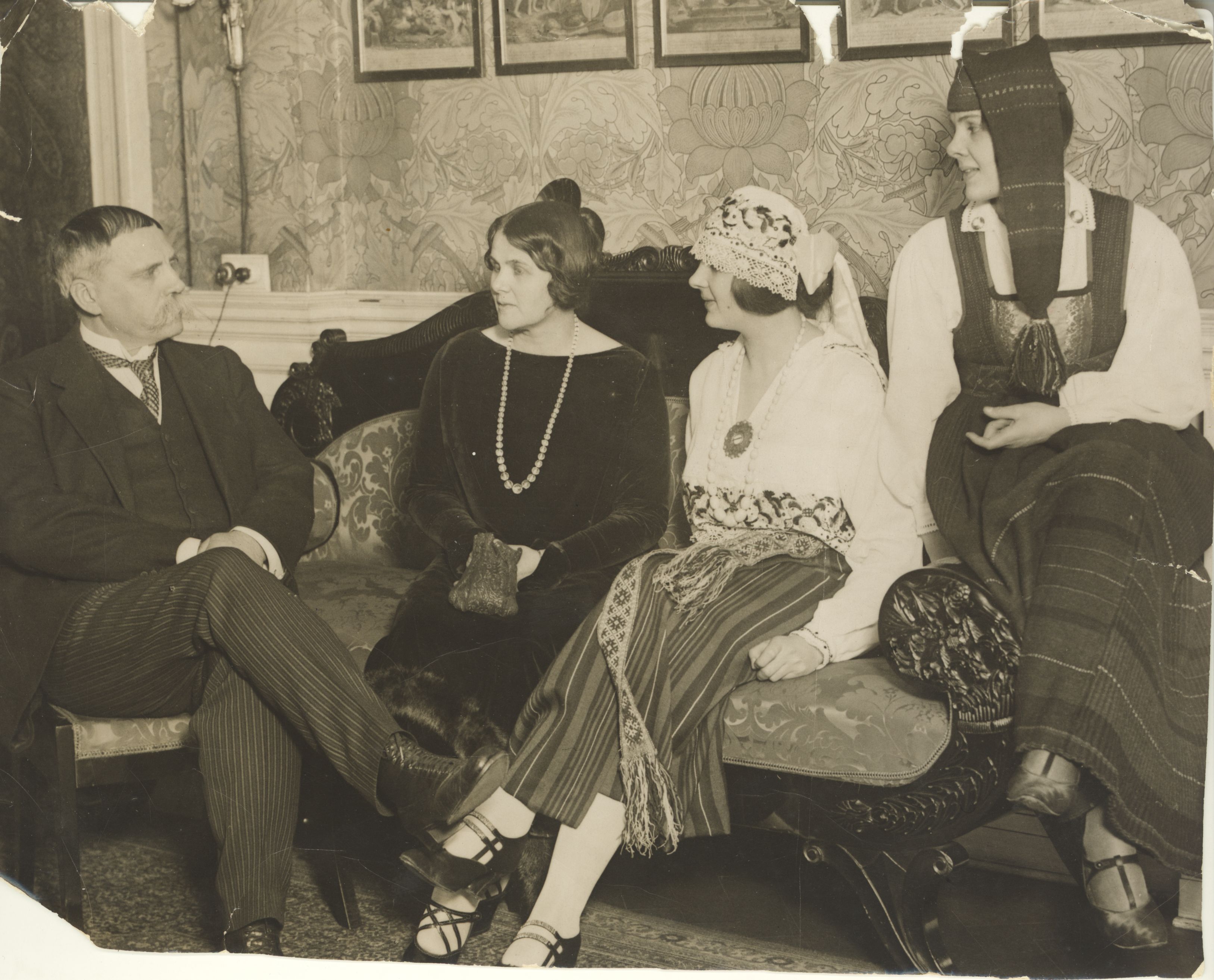 Oskar Kallas, Aino Kallas, Virve Kallas and Laine Kallas 24. II 1924