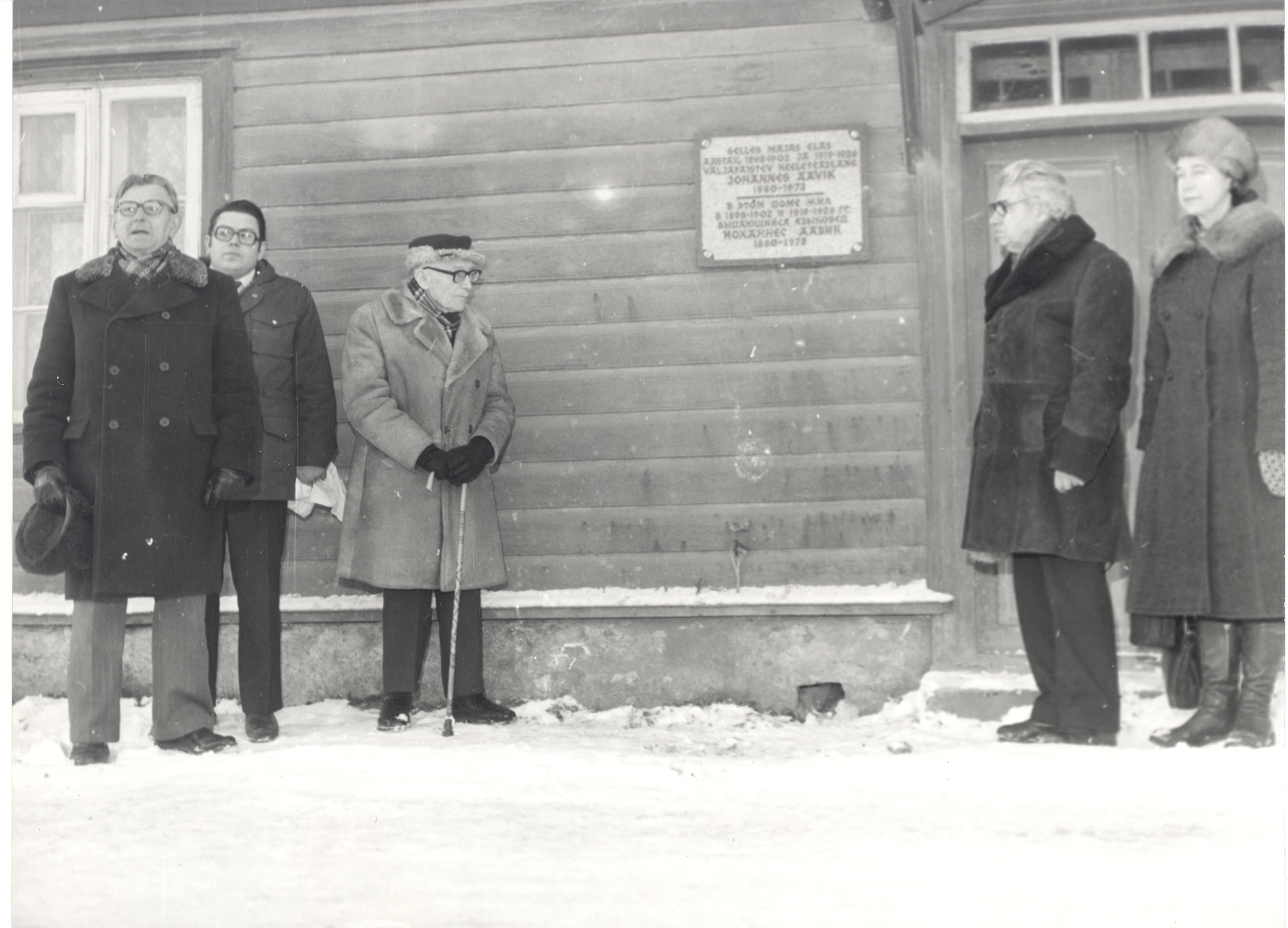 Opening of John Aaviku’s memory cup. From the left: 1) Eduard Ertis, 2) Kalle-Jüri Priske, 3) Joseph Aavik (John. Uncle of the Aaviku, 4) Aadu Price, 5) Helgi Vihma