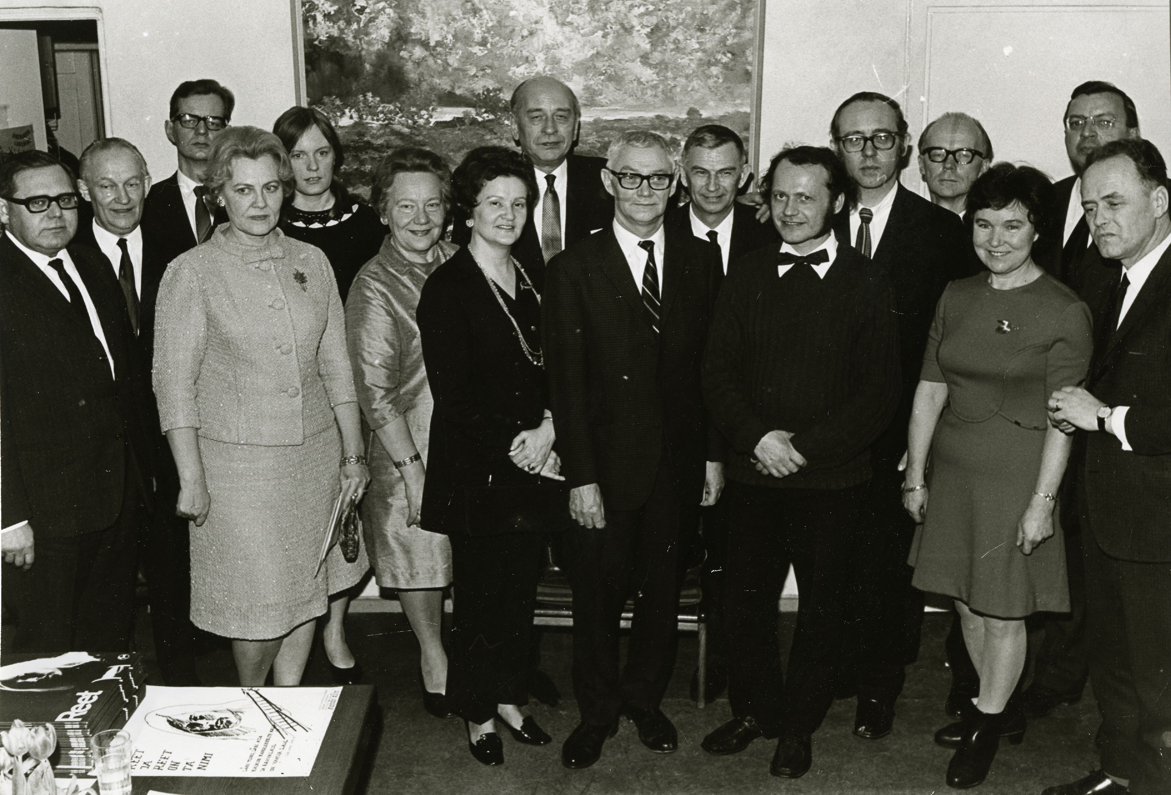 Literature characters. VAS. : 1. Kalju Lepik, 2. Elmar Pettai, 3. Enn Nõu, 4. Ada Otema, 5. Helga Nõu, 6. Liidia Wind, 7. Karin Saarin, 9. Karl Ristikivi, 10. Arvi Moor, 11. [Nils Moritz], 12. Jyri Kork, 13. Arvo Mägi, 14. [Senta Mõõk], 15. Harri Kiisk, 16. Raimond Kolk