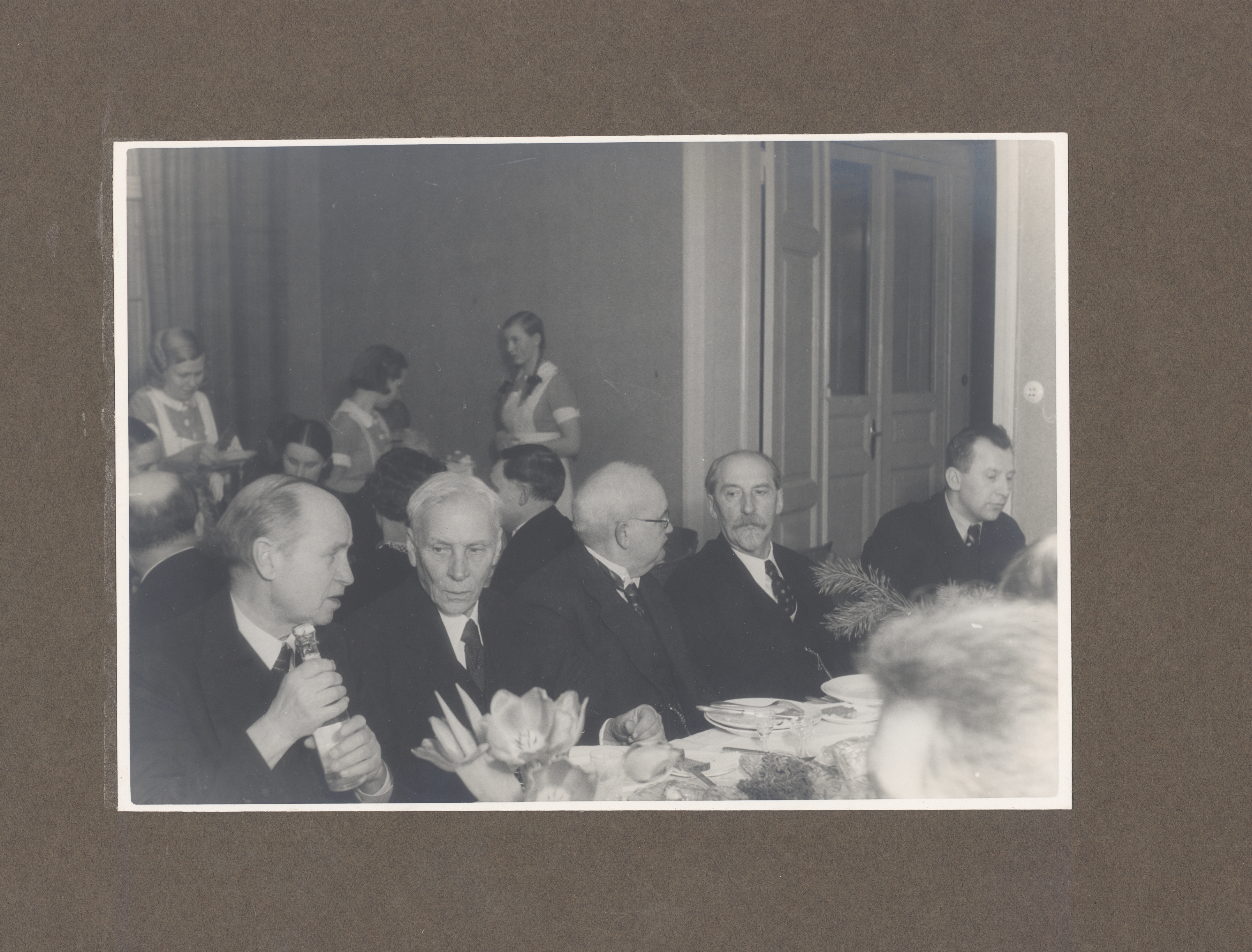 K. e. Feed’s 75th birthday attendance in EKS rooms