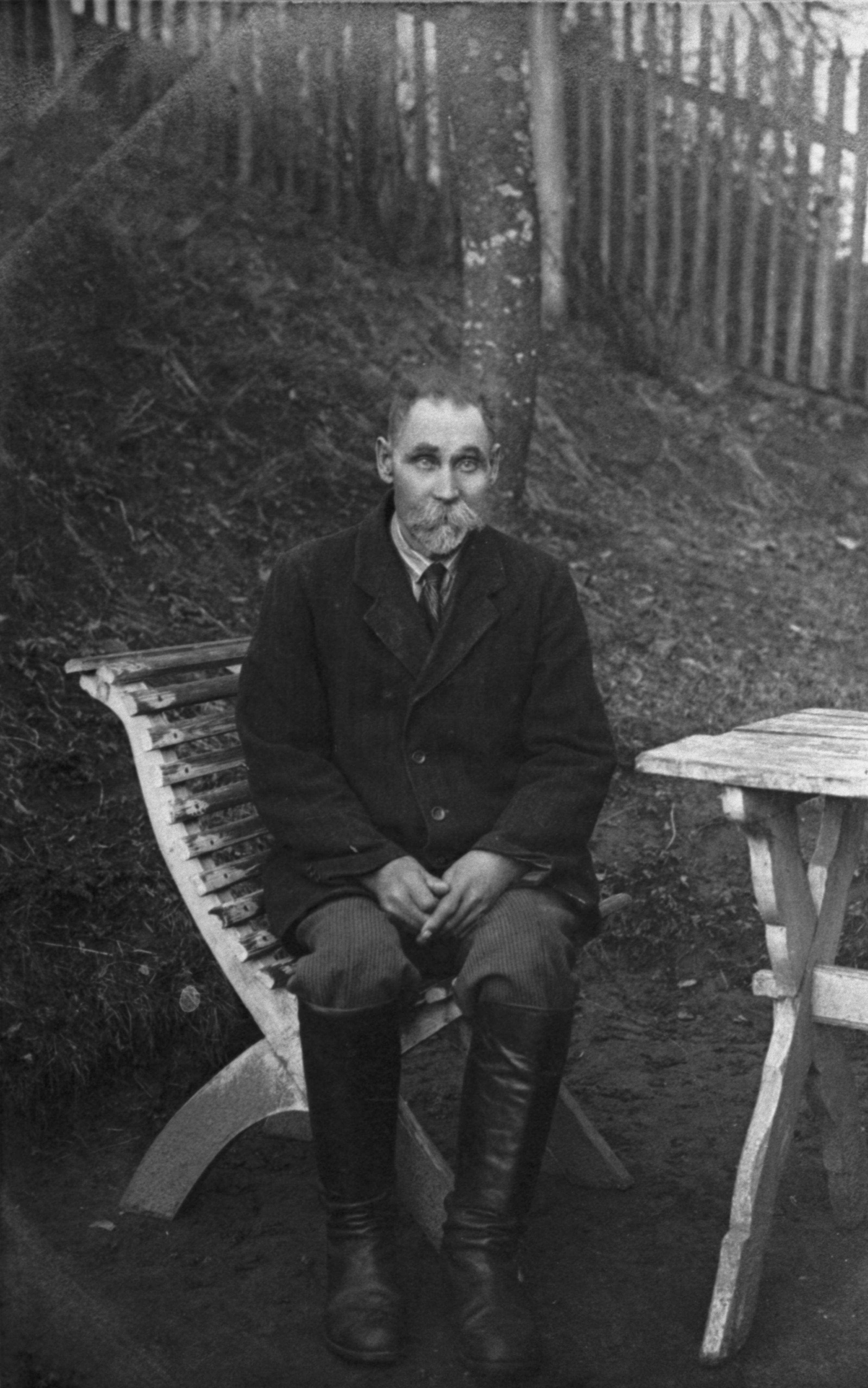 Henrik Visnapuu's father Kaspar