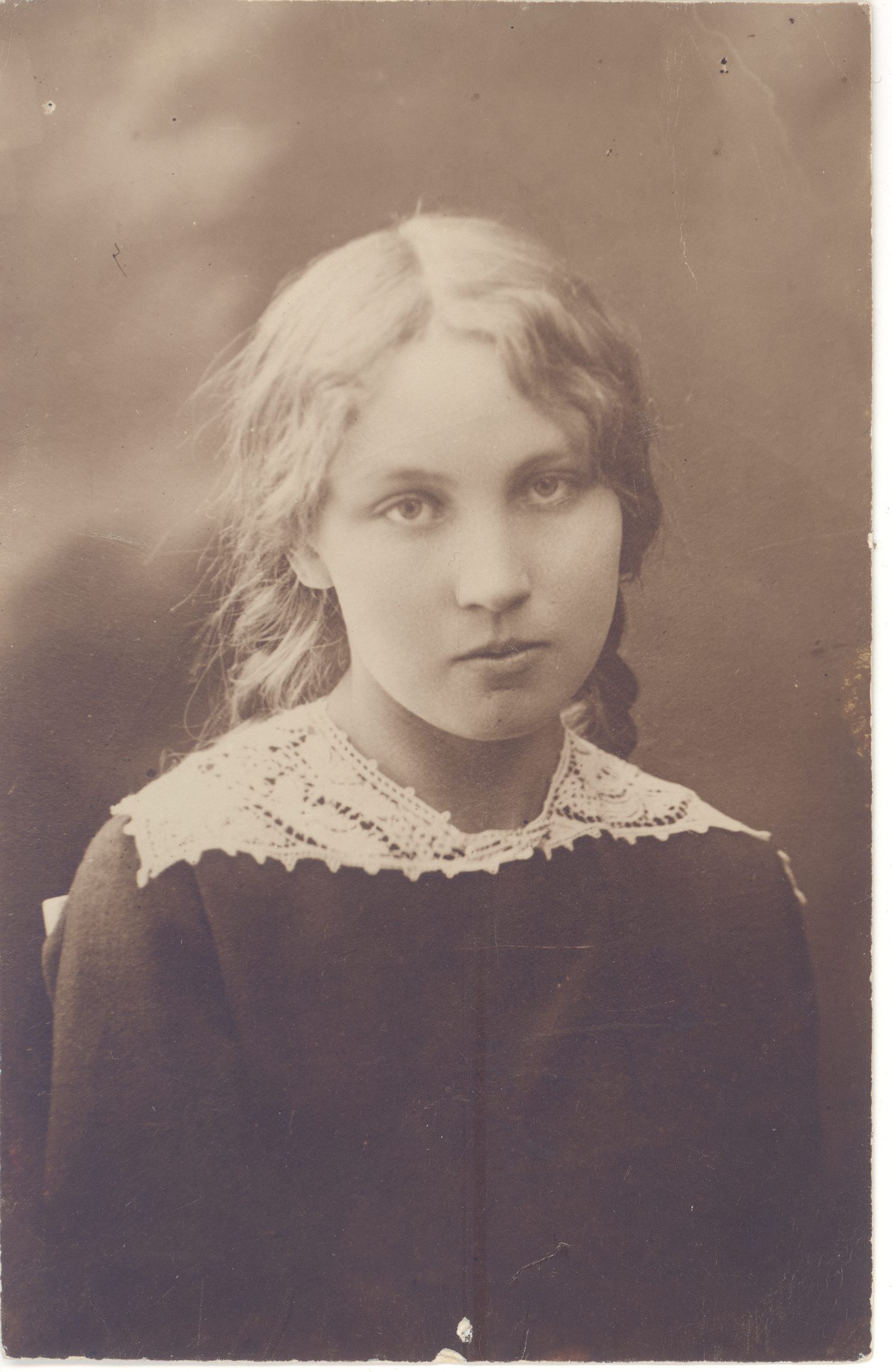 Marie Kitzberg-Nõges as a schoolgirl