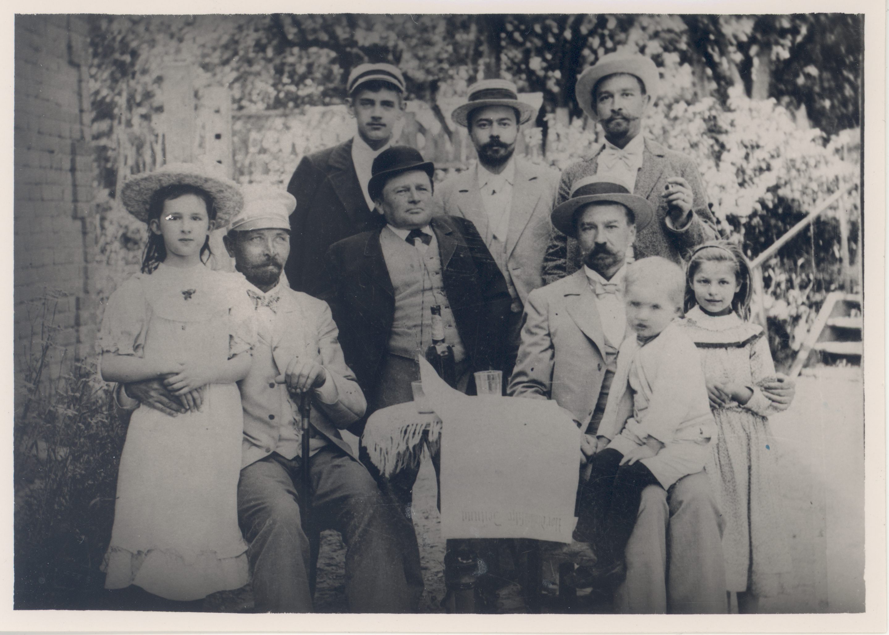 A. Kitzberg (souled with a child) in Kuramaa among the company