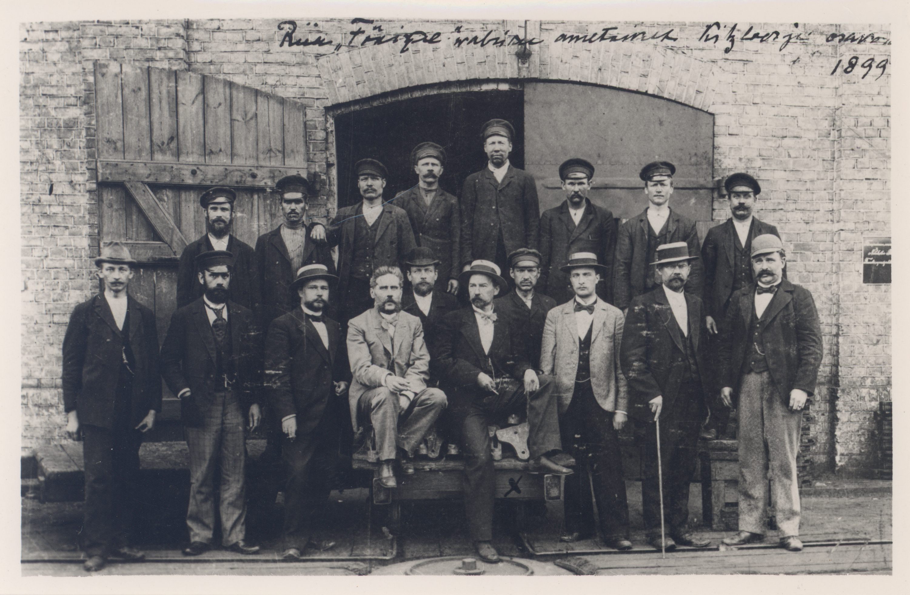 A. Kitzberg in Riga Phoenix\x92 factory at his department officials in the middle of 1899.