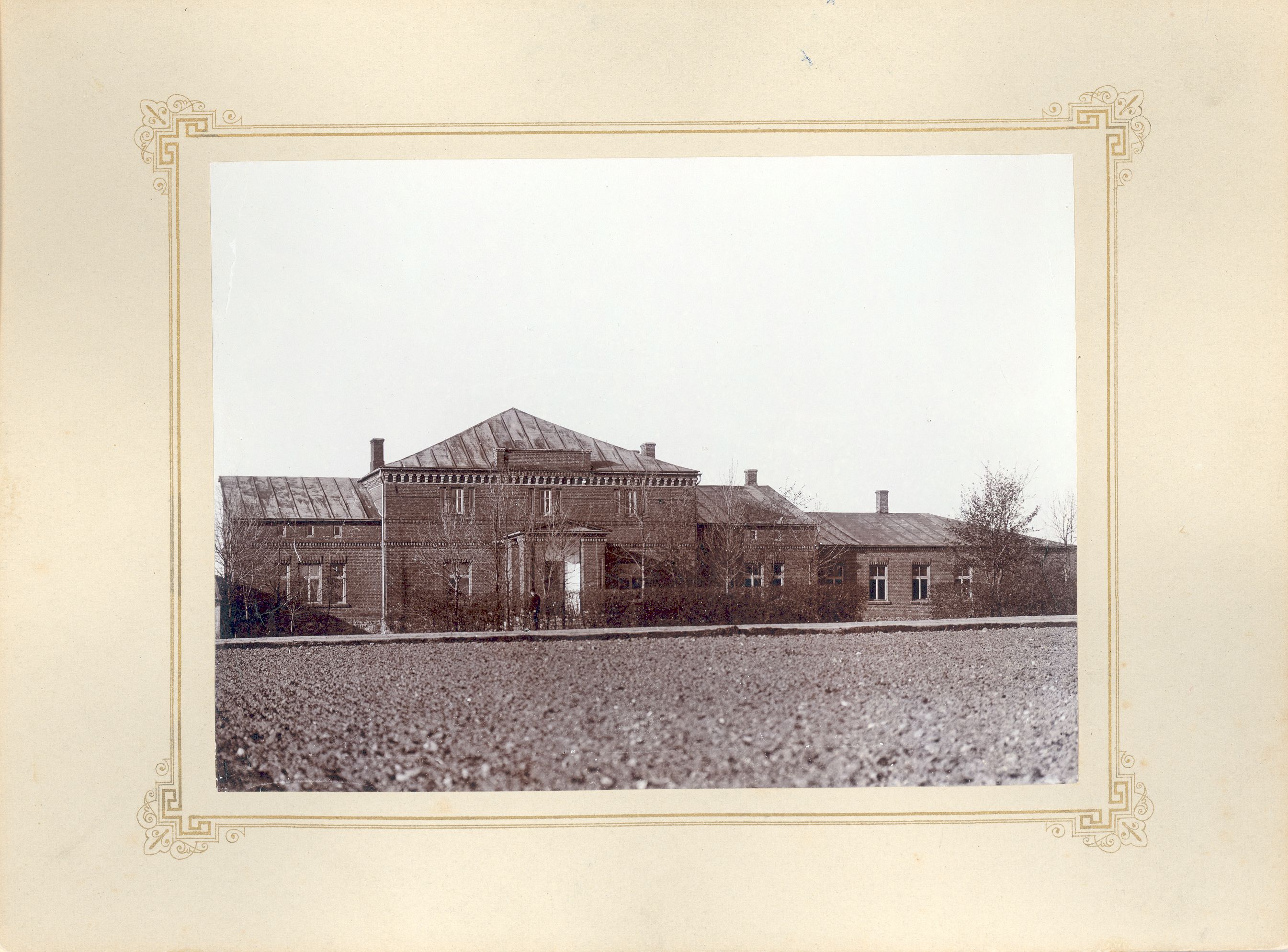 Viljandi e. Põllum. The company's house in unreconstructed form, where Vilj was made. E. Educational Society V. Reiman's Board and Society School