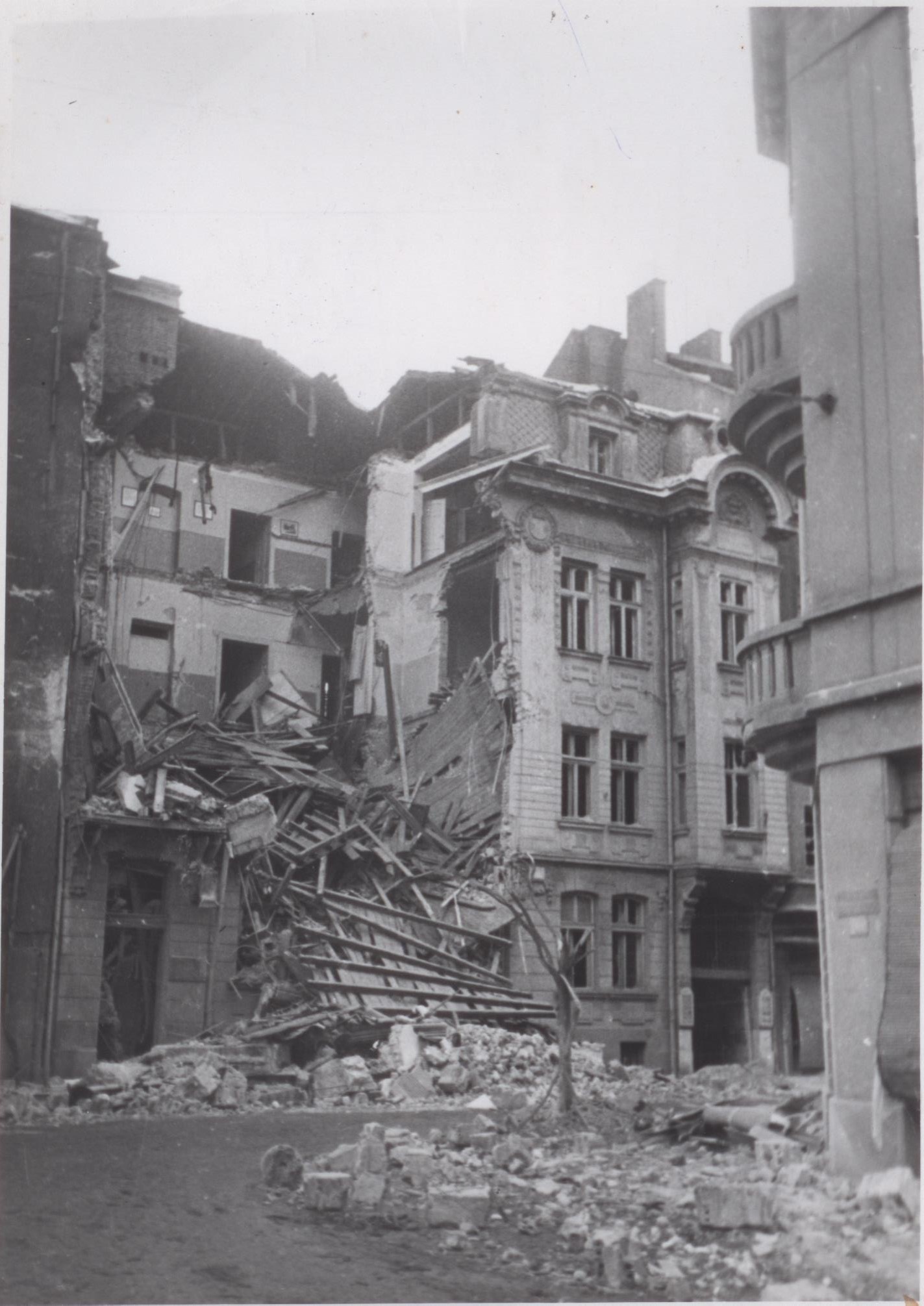 Sofia Bombings 1944: The Italian School