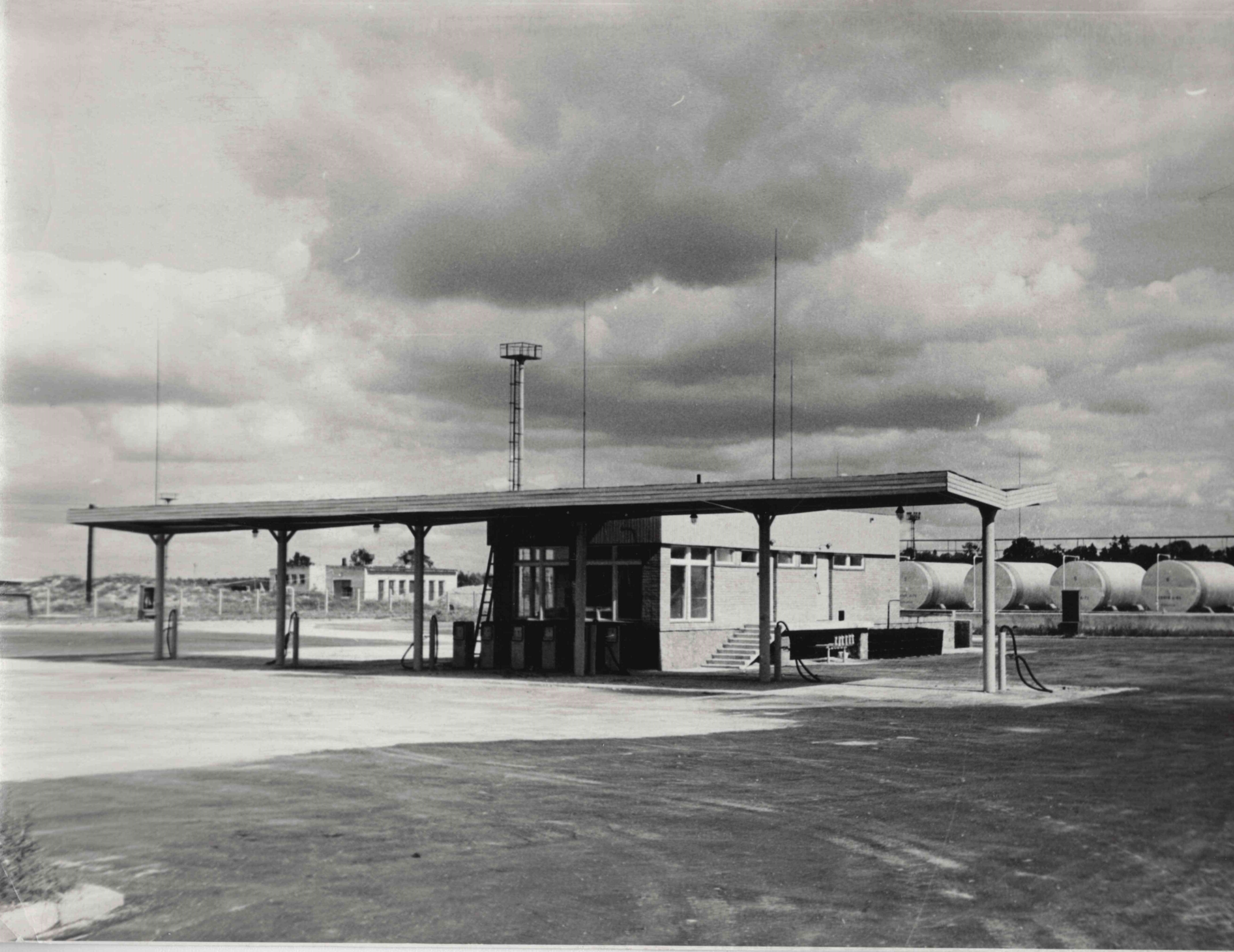 EPT Benzin Station in 1971, now Cipax