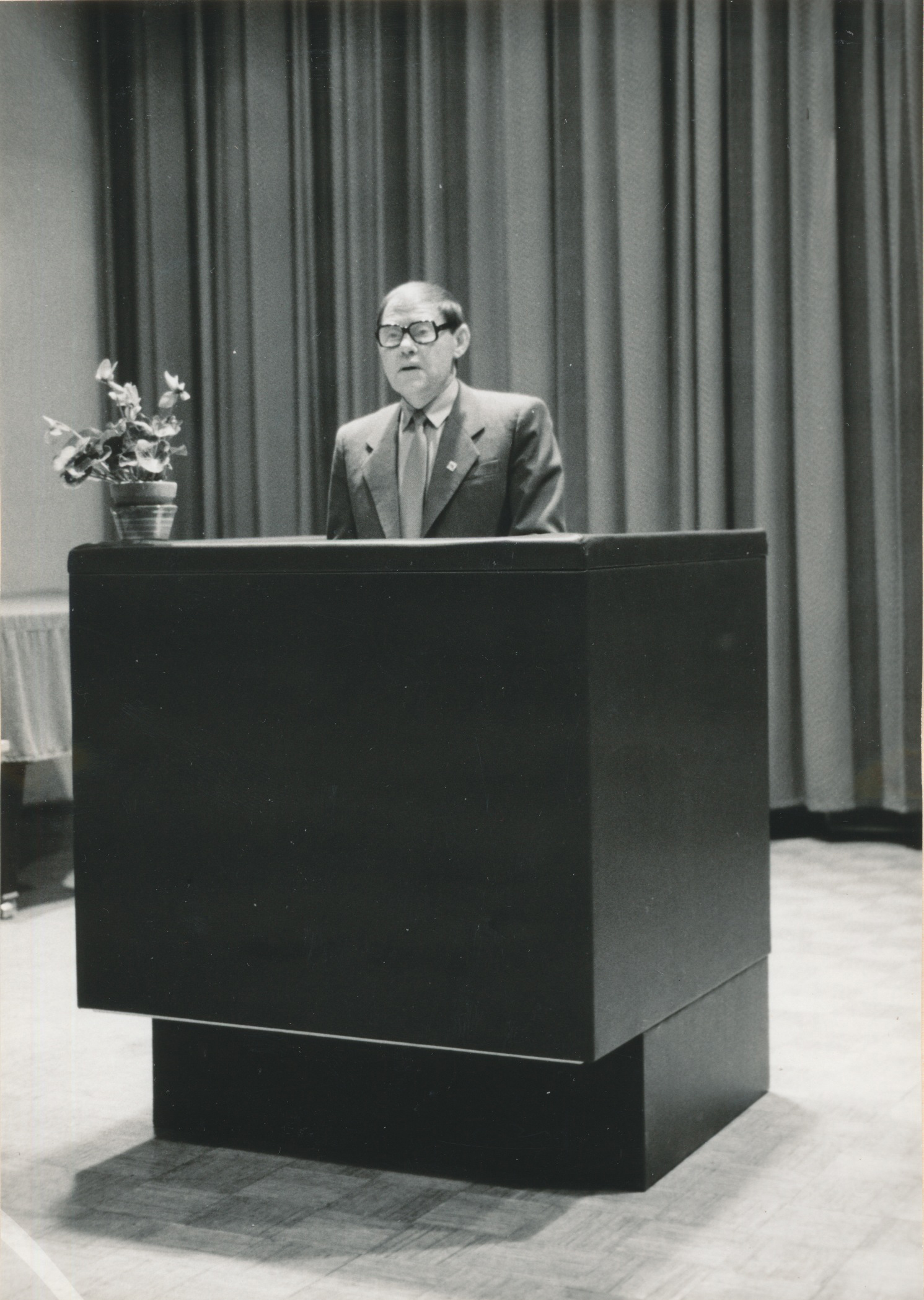 The Head of the EPT Hugo Kliss at the opening of the main building in 1978