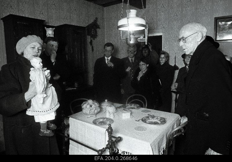 President Lennart Meri City Citizen Museum, on the left guide Odette Kirss.