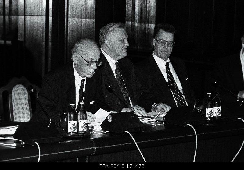 Presidents of Estonia, Lithuania and Latvia (from left) Lennart Meri, Algirdas Brazauskas and Guntis Ulmanis at the opening conference of the Baltic Institute of Strategic and International Studies (base).