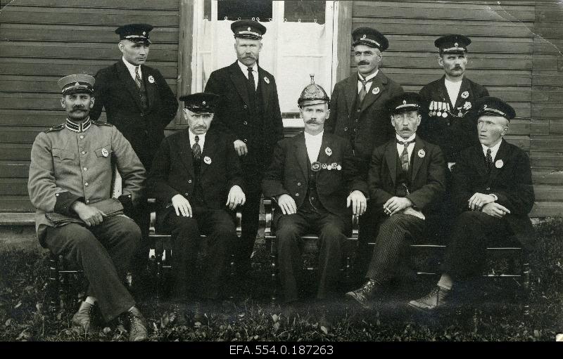 Management of Kilingi-Nõmme Firearms Society. Sitting: (left) Secretary Peeter Raud, Chairman Karl Leilop, head Aleksander Will, cashier Jaan Schmidt and secretary Johann Sonk; standing: (left) members of the board Voldemar Jürisson, Alfred Kivisild, Villem Tamm and head of the orchestra Lembito Hansberg.