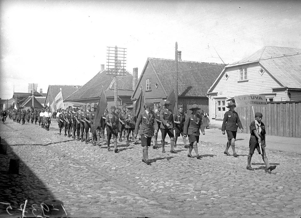 Lithuanian scouts march in Pärnu, Riga mnt. On July 1, 1932.