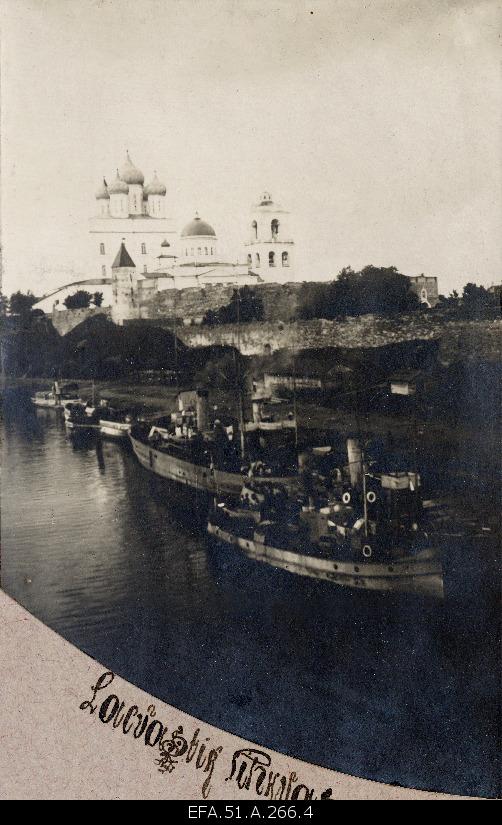 Peipsi fleet division during the War of Independence under Pihkva, the Troitsa monastery behind the edge.
