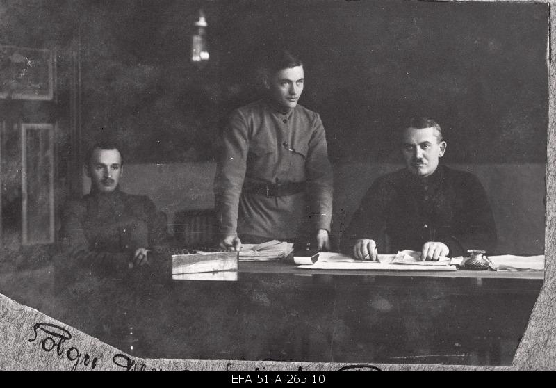 War of Liberty. 6.The station of the Jalaväepolgu on Nikolai Street. From the left: Chief of Economics Ludvig Jakobsen, Lieutenant Lieutenant Aleksander Kulbusch (Kulgver), Chief of Staff Johan Puskar.