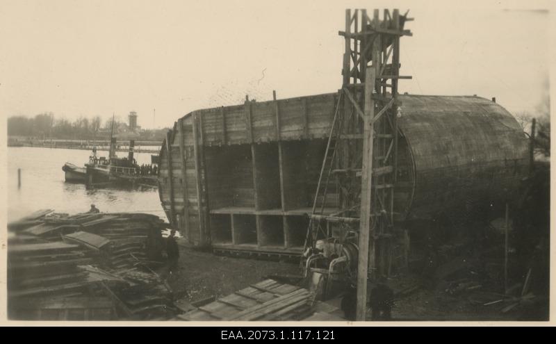 Construction of Pärnu Suursilla, valve pillar colony before the waterfall of P4 10.11.1936, steam buoyer Vilma
