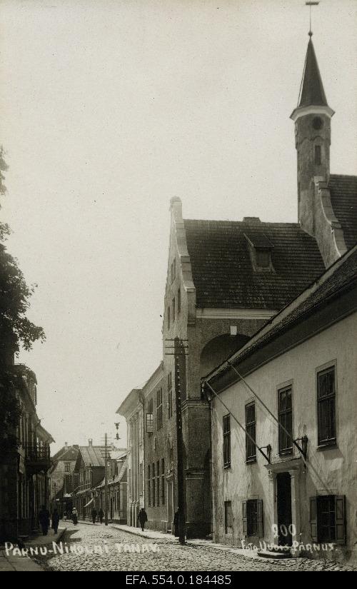 Nikolai Street (J.Vilmsi) in Pärnu, 2nd building from the right.