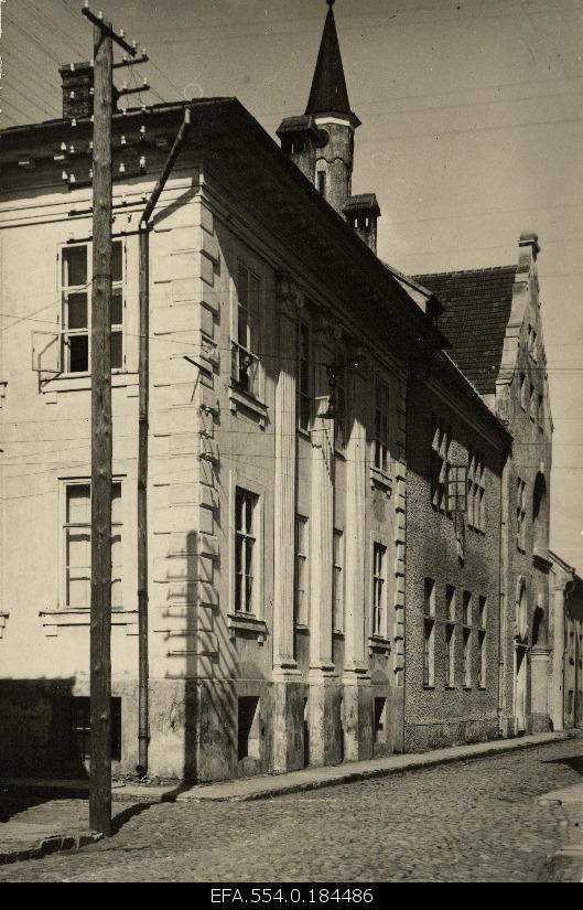Nikolai Street (J.Vilmsi) in Pärnu, 3rd building on the left.