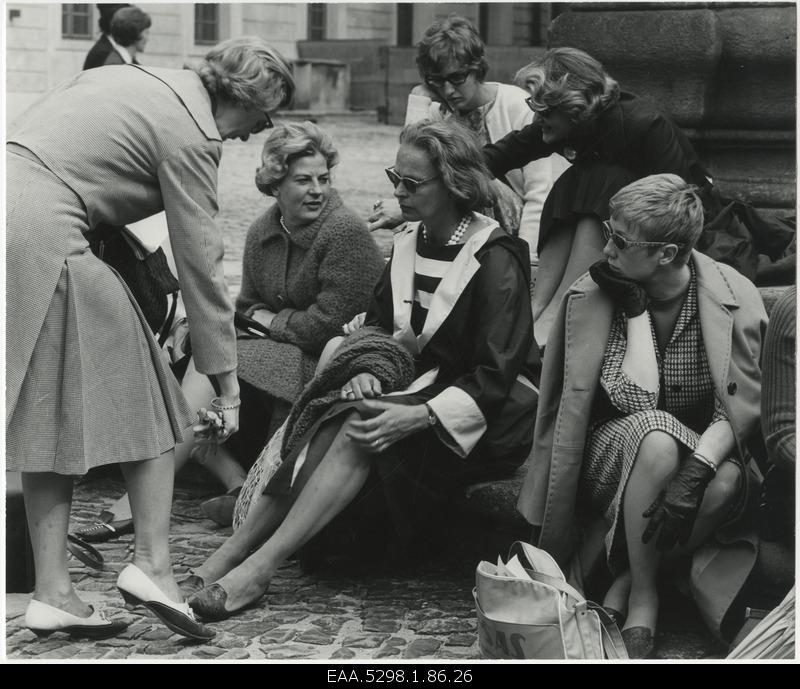 Women on the tour in Prague probably rested at one monument.