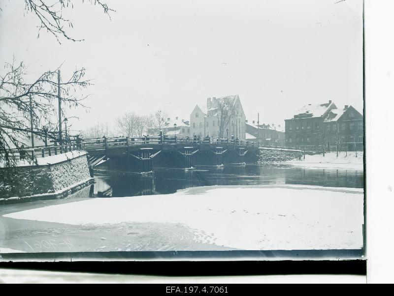 View of the wooden bridge.