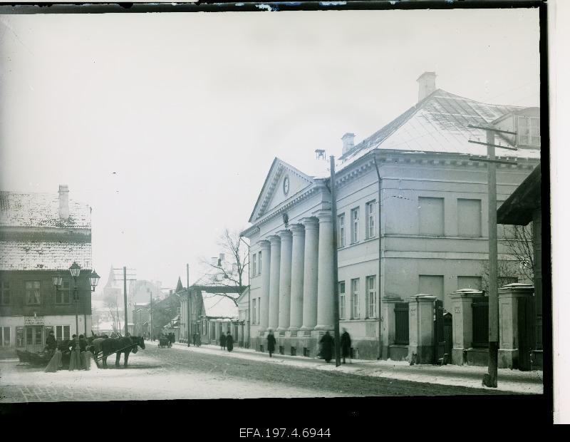 Russian Street. On the right Veterinaaria Institute.