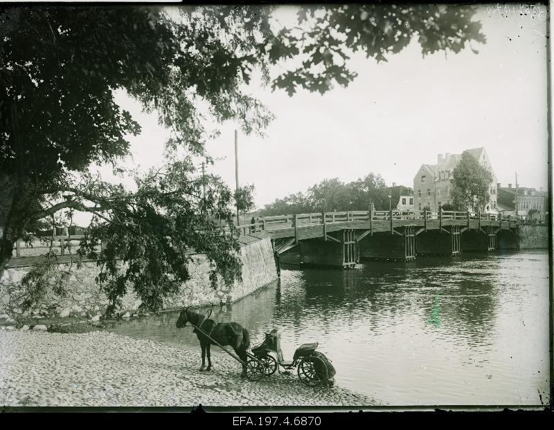 View of the wooden bridge.