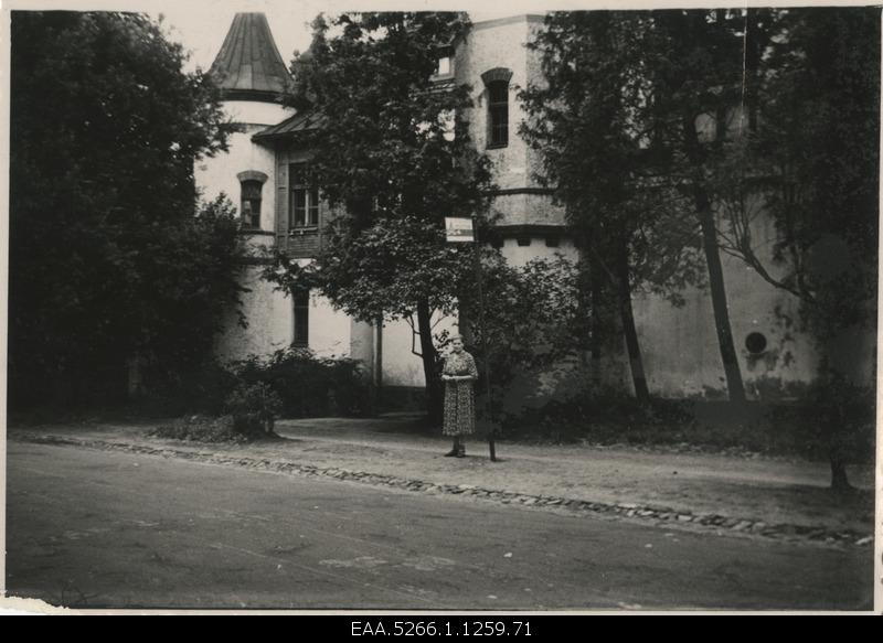 Natalie Valger in front of the archive building of the city and county of Pärnu