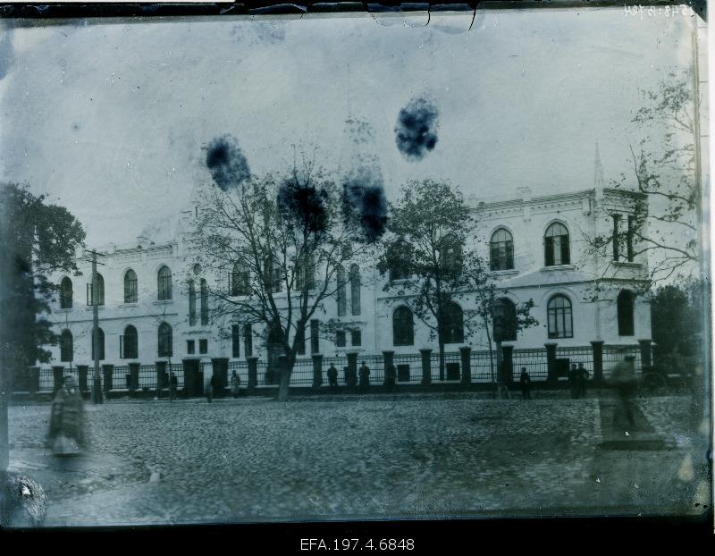 Puškini Gymnasium in Riga Street.