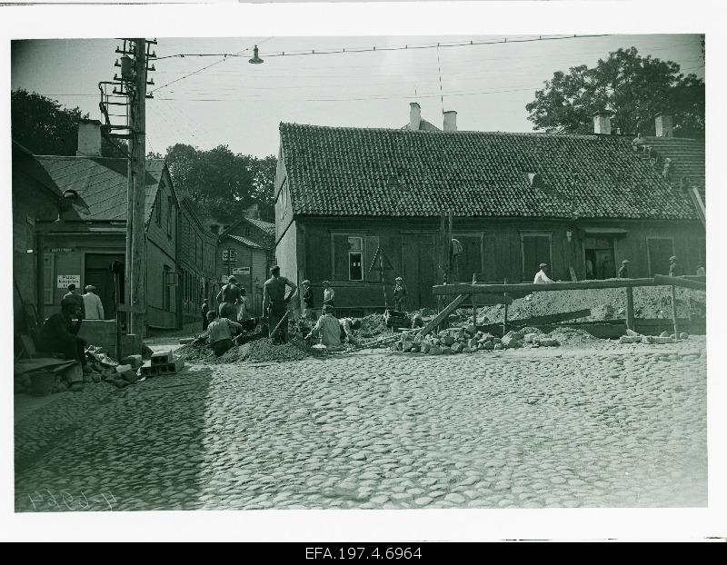 G. Adolf and Botaanika Street crossing place.