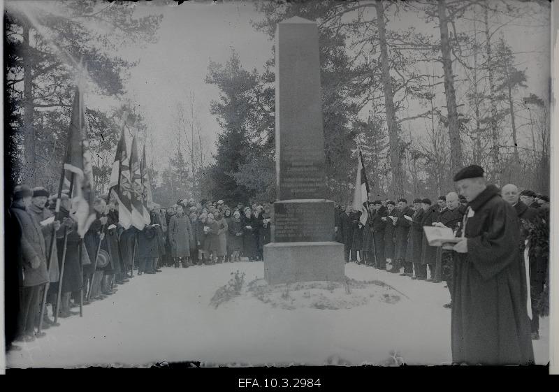 Attending the Estonian War of Independence at the Memorial Pillar of the War of Independence on the cemetery of Kuusalu.