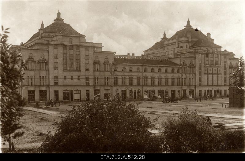 Vaade Estonia teatri tagaküljele.