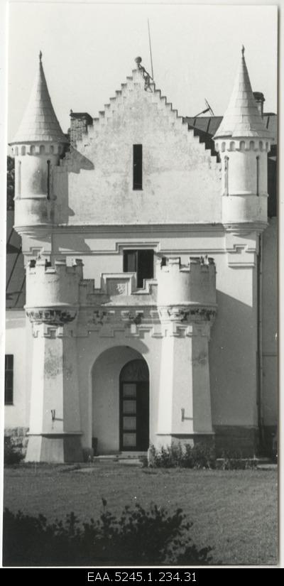 Main entrance to Alatskivi Castle