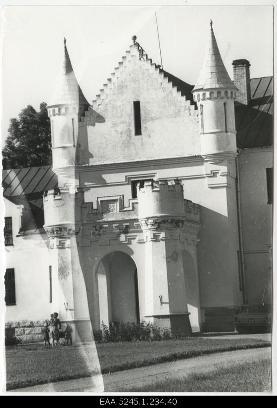 Alatskivi castle entrance door