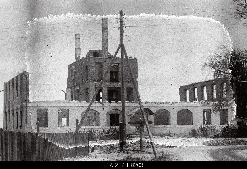 The ruins of the primary school of Elva.