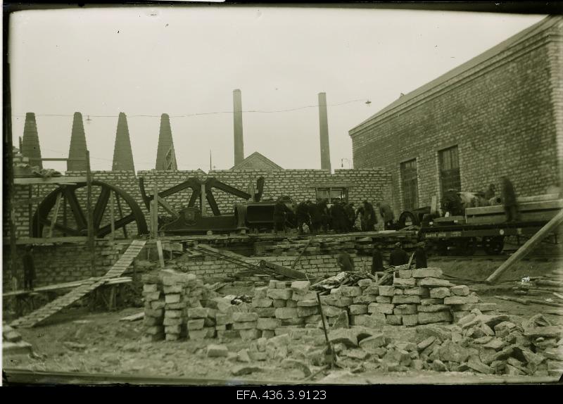 Construction of the Port-Kunda steam engine room of the cement factory.