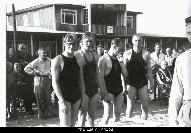 Estonian Championships in swimming 05.08.-06.08.1939. A bog in the Mustamäe pool; male swimers.