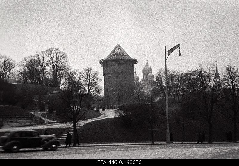 Artillery tower Kiek in de Kök roof repair.