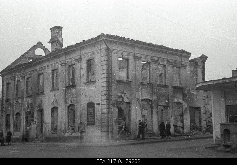 The ruins of the house at the corner of Alexander and New Market Street.