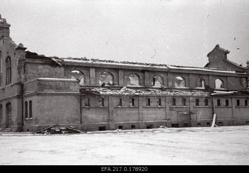 The broken market pavilion on the Pärnu highway.