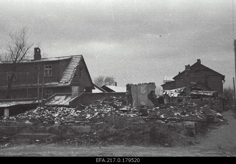 Ruins on the corner of Meltsiveski Street.