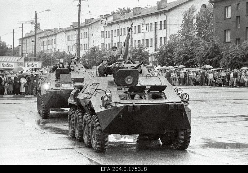 Military engineering on the winning day parade in Pärnu.