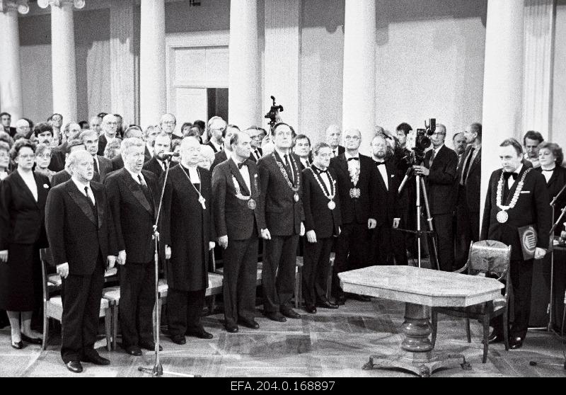 Promotion of honorary doctorates at the University of Tartu. Professor Aleksander Loit (from the left), Professor Endel Tulving, Professor of the University of Tartu, Professor of the Soviet Union, Professor Boriss Petrovski, Professor of the University of Turku, Professor Olavi Johannes Grnö, Estonian Soviet writer Jaan Kross, Professor of the University of Ohio, Ilse Lehiste.