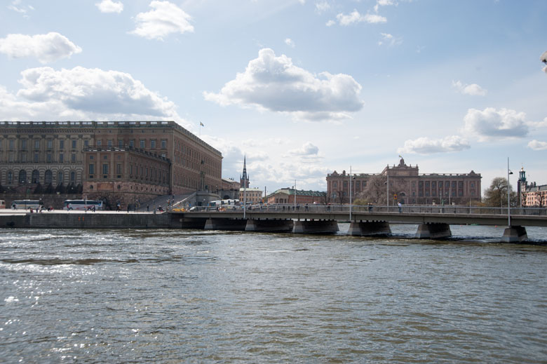 Stockholms innerstad - Stockholms slott i Gamla stan och Riksdagshuset på Helgeandsholmen. I förgrunden Strömmen och Strömbron. Återfotografing av photo no DB0029 från 1945. - documentation