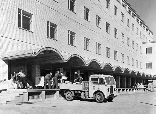 Klara post 1944a - Stockholms Bangårdspostkontor vid Klara Strand. Verksamt 1943-1983 varefter huset revs