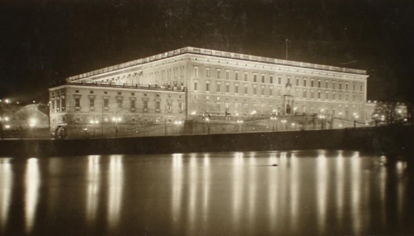 Stockholms slott fasadbelysning 1943 - Stockholms slott med fasadbelysning på 1940-talet, fasad mot Norwegian