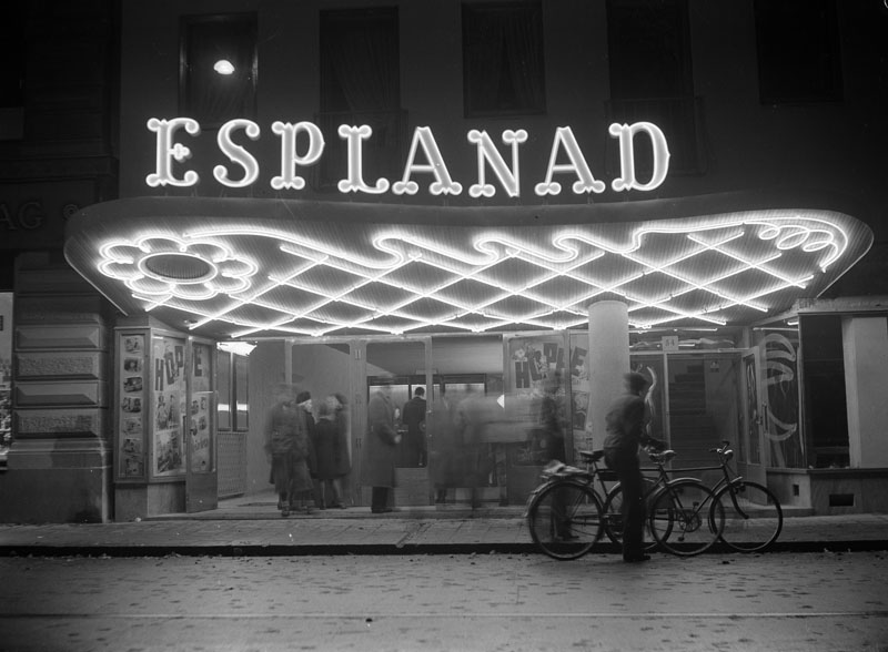 Esplanad 1942 - Stockholm's nya biography Esplanad. Biographen är ritad av arkitekten Ernst Grönwall