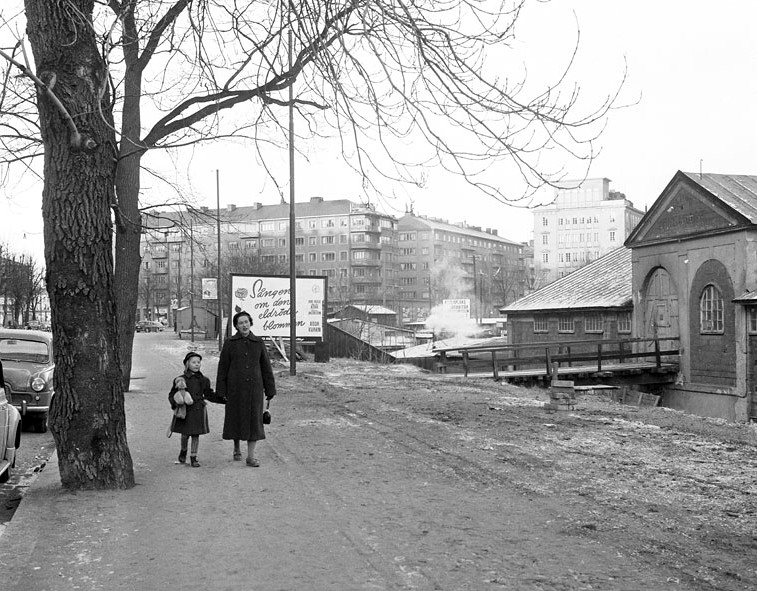 Faltov 1957 - Gropen. Kåkbebyggelse i Quarters Fältöversten, corsningen Erik Dalbergsallén/Valhallavägen