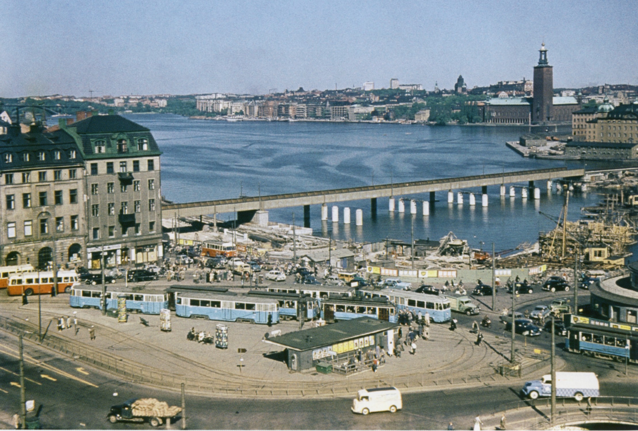 Slussen panorama 1956a - Search for Slussenområdet från Katarinahissen 1956, Stockholm